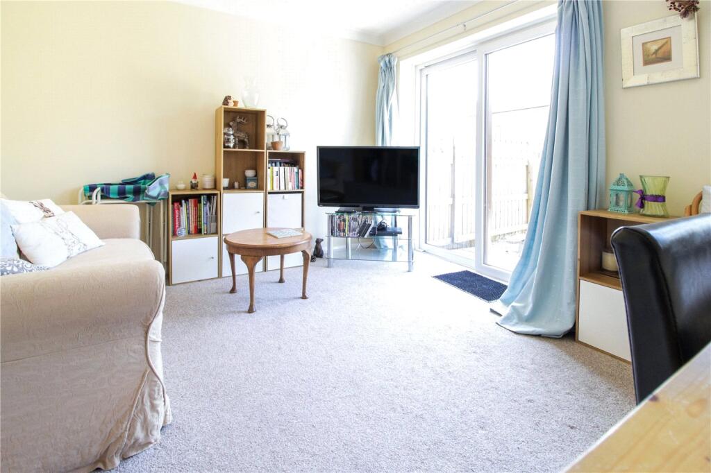 Priory Close, Cirencester, Gloucestershire, GL7 photo 4