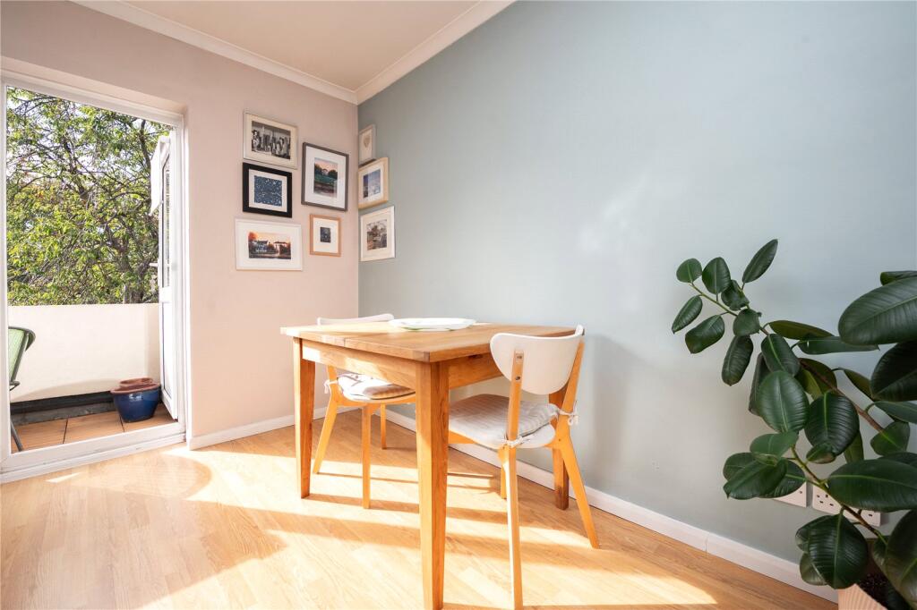 Apartment in London - More