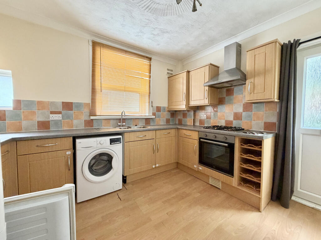 Sunnyside Road, Parkstone, Poole, BH12 photo 4