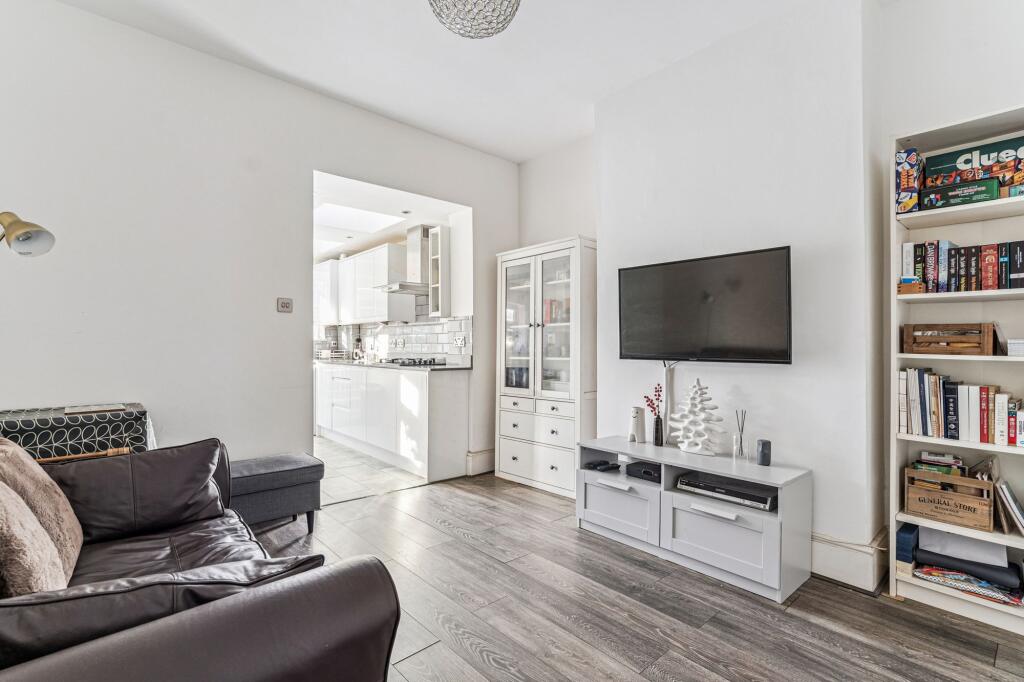 Woodford Road, Central Watford, WD17 photo 4