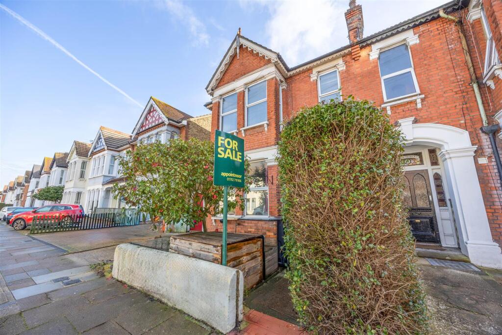 Main image of property: CRANLEY ROAD, Westcliff-On-Sea
