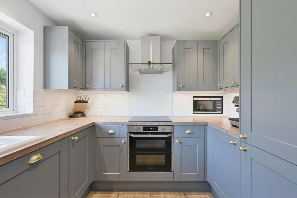 Apartment in Epsom, Nork - View 5