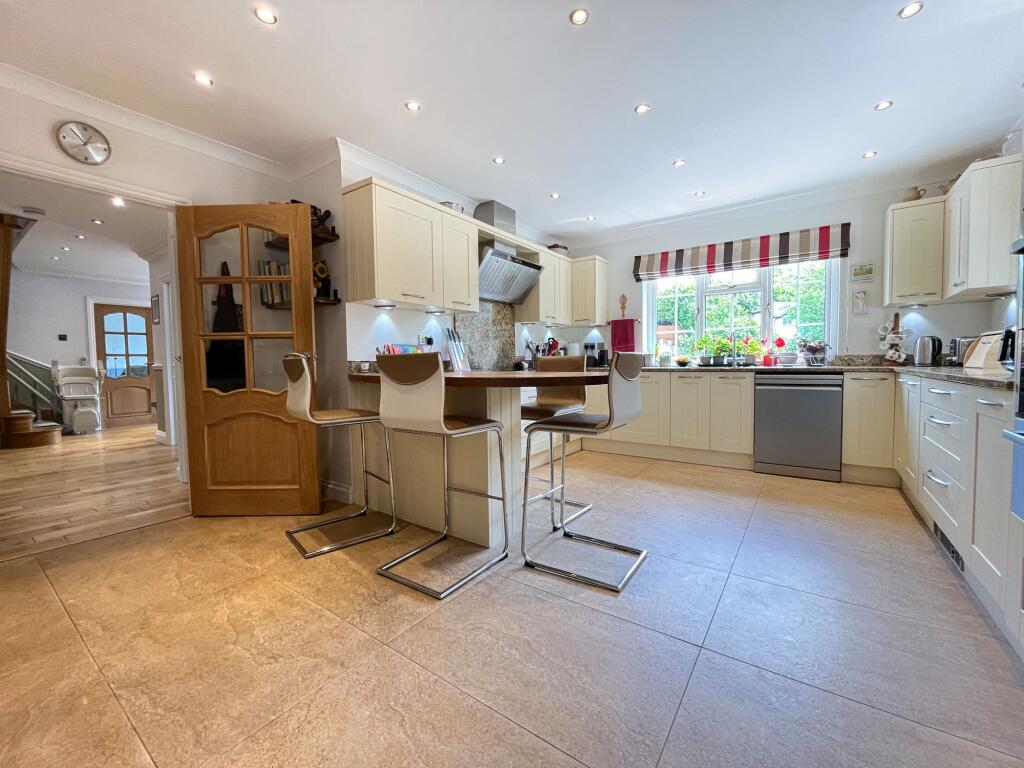 Bramble Wood, Graig Penllyn, Nr Cowbridge, The Vale of Glamorgan CF71 7RT photo 4