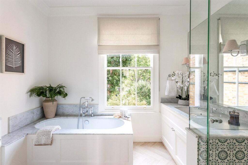 House in London, Royal Borough of Kensington and Chelsea - View 5