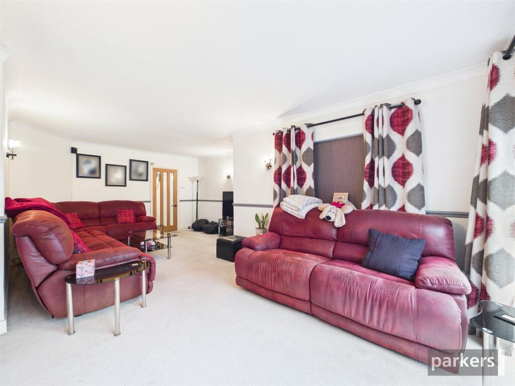 Loddon Bridge Road, Woodley, Reading, Berkshire, RG5 photo 2