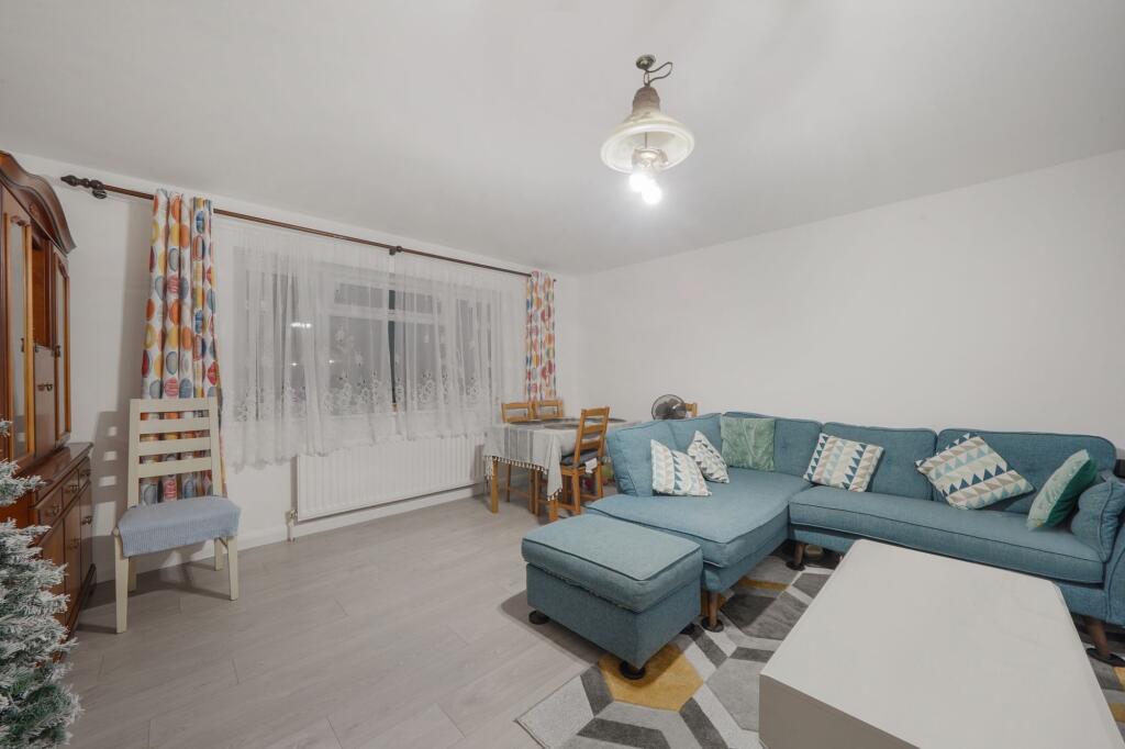 Apartment in Sutton - View 3