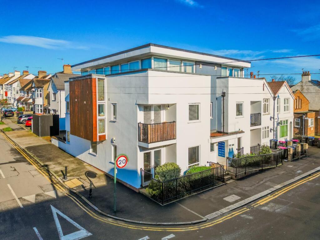 Main image of property: Glendale Gardens, Leigh-On-Sea