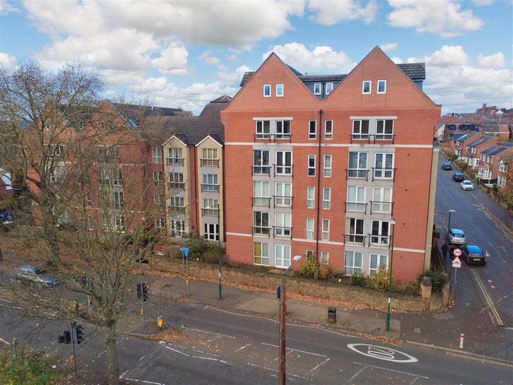 2-bed flat on Russell Road, Nottingham, £100,000