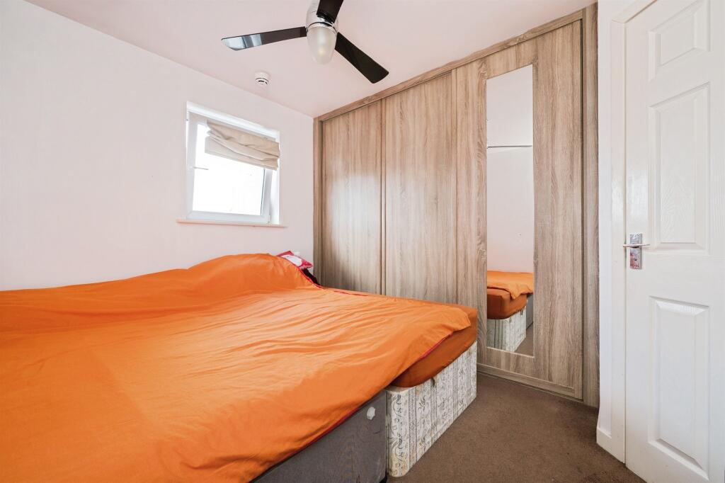 Apartment in Eastleigh - View 5