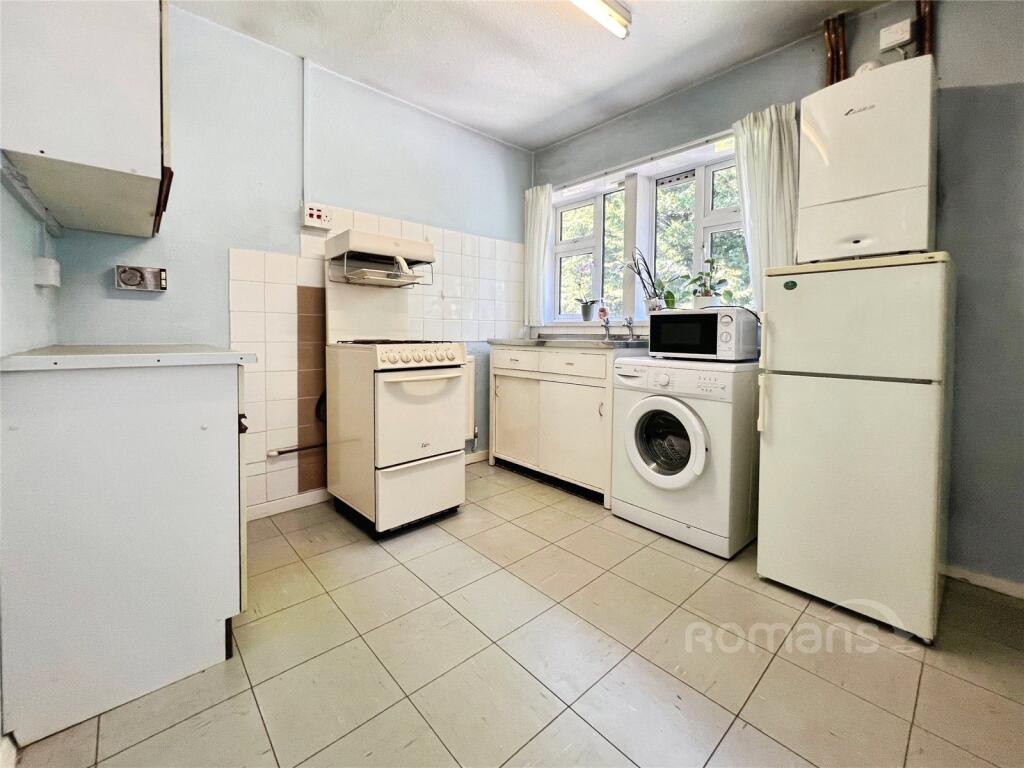 Apartment in Aldershot, East End, North Town - View 3