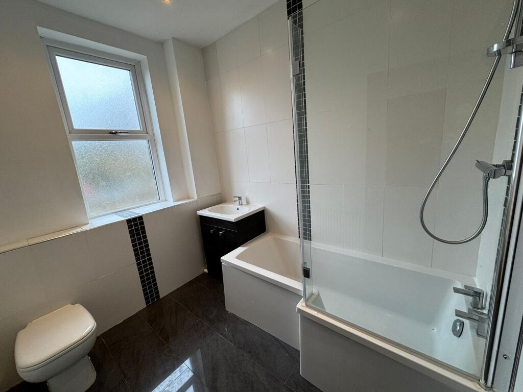 Swinnow Road, Leeds, LS13 photo 5