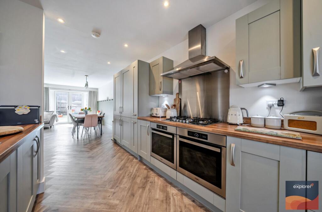 House in Basingstoke and Deane, Longacre, Kempshott Park - View 4