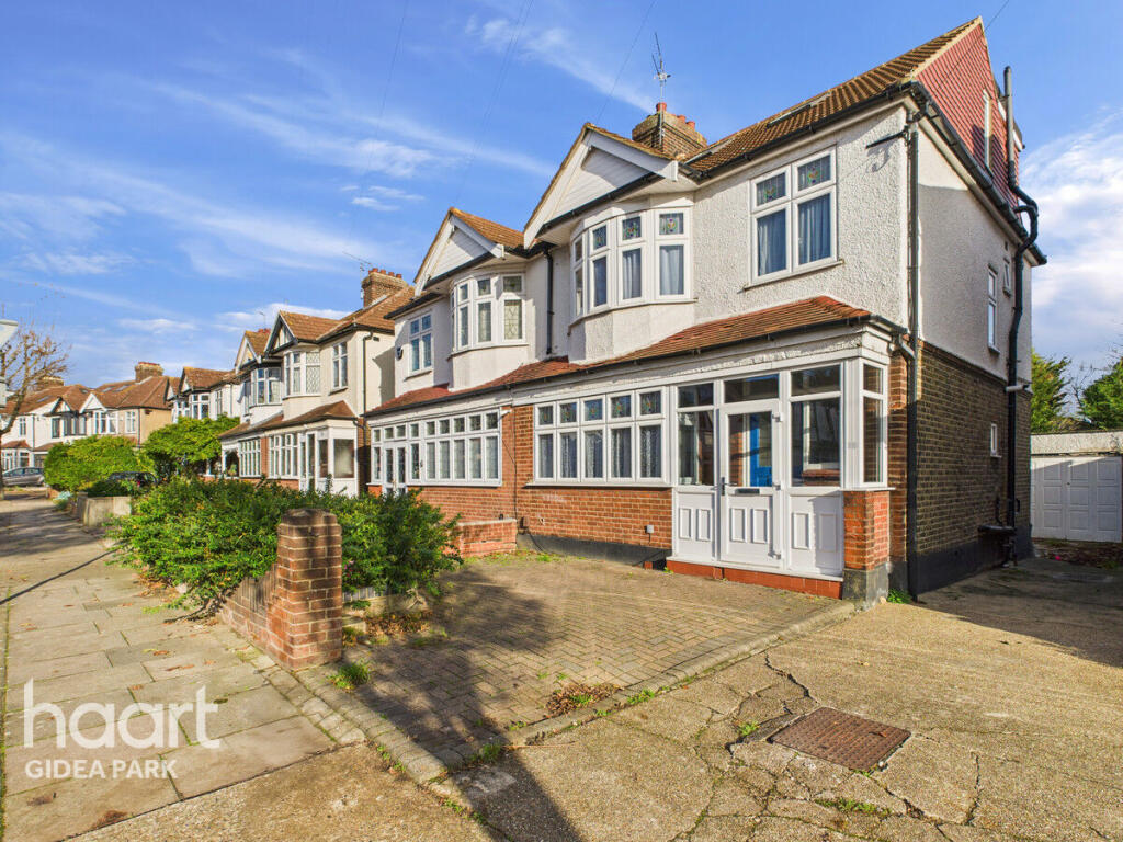 Main image of property: Mashiters Walk, Romford, Marshalls Park, RM1 4BP