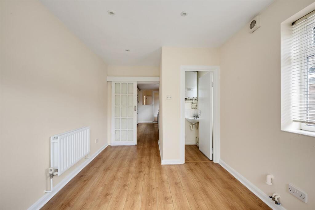 House in London, Chatterton Village, Widmore - View 5