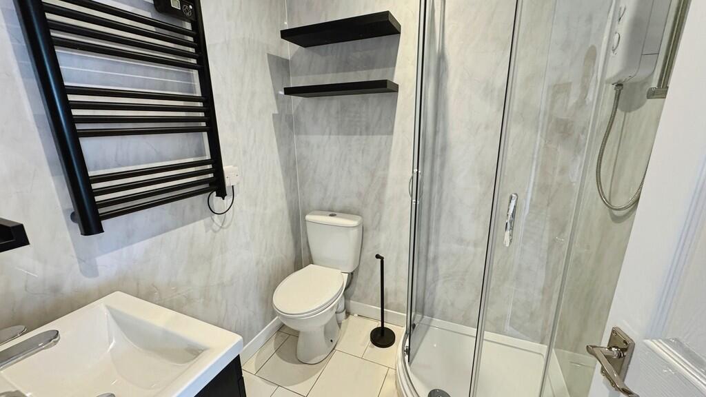 Apartment in 270 Frome Road, Trowbridge - View 4