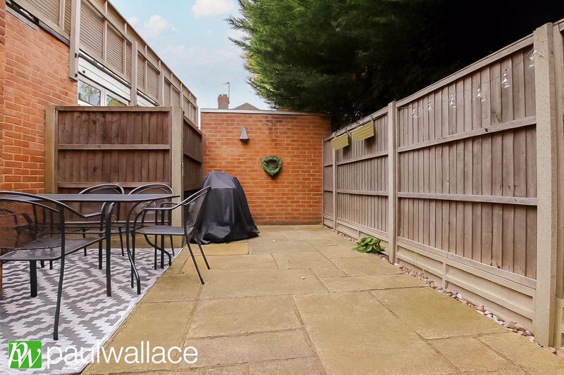 Impressive Freehold Coach House, St. Michaels Road – Garage, Garden & Walk to Station photo 4