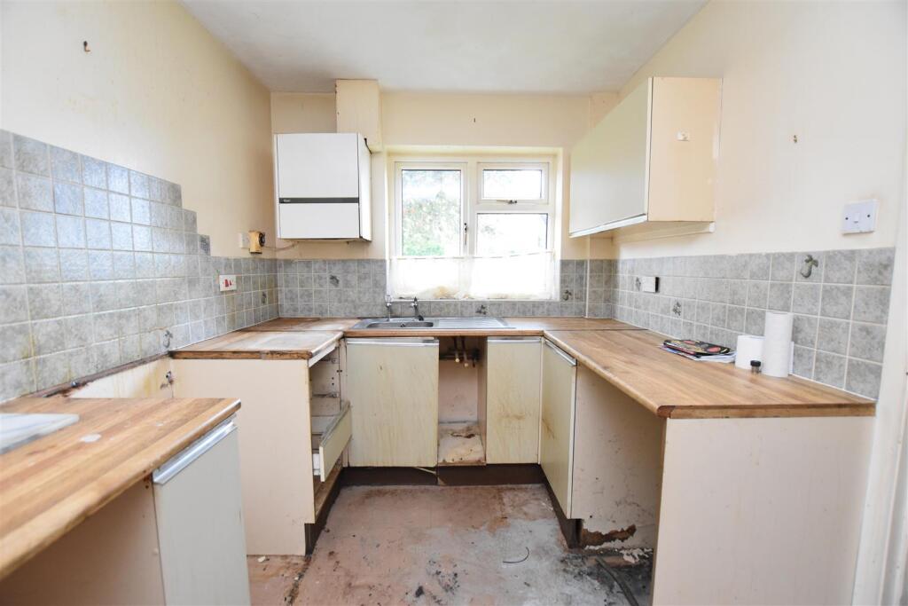Friars Mews, Bangor-On-Dee, Wrexham photo 4