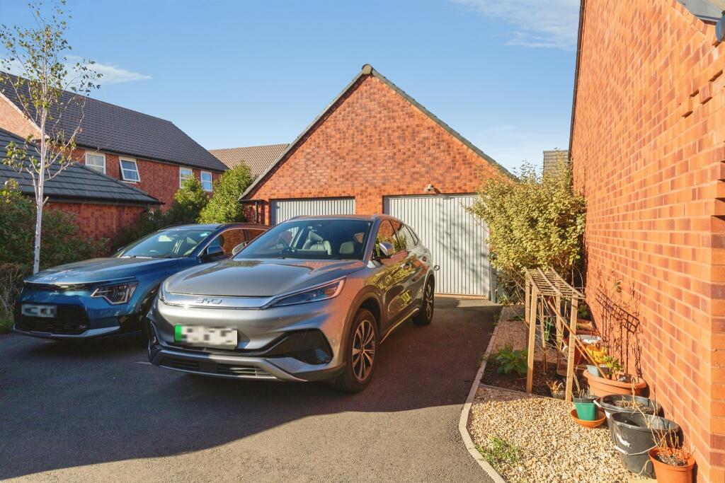 Dowsell Way, Yate, BRISTOL photo 4
