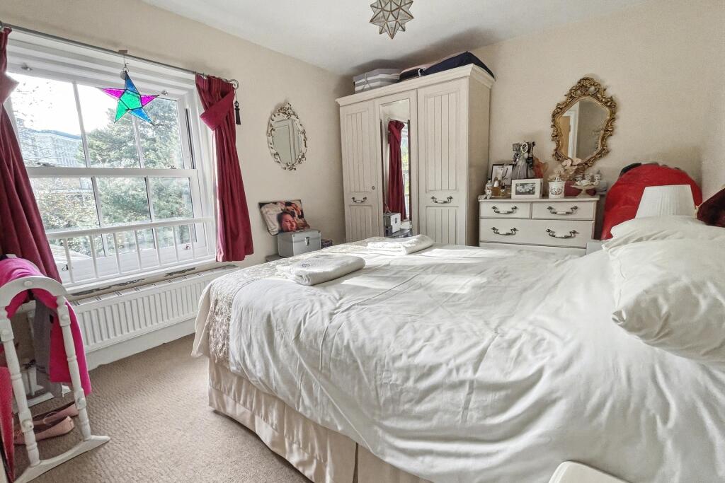 Additional image 4 of East Cliff