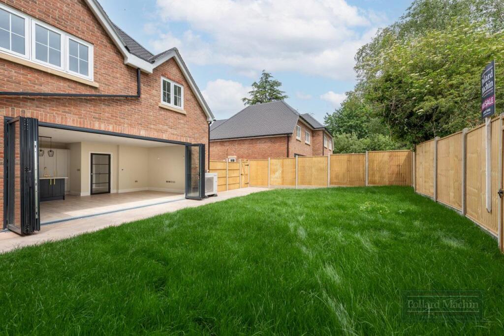 House in Croydon - View 2