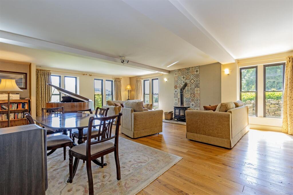 House in High Peak, Thornhill - View 2