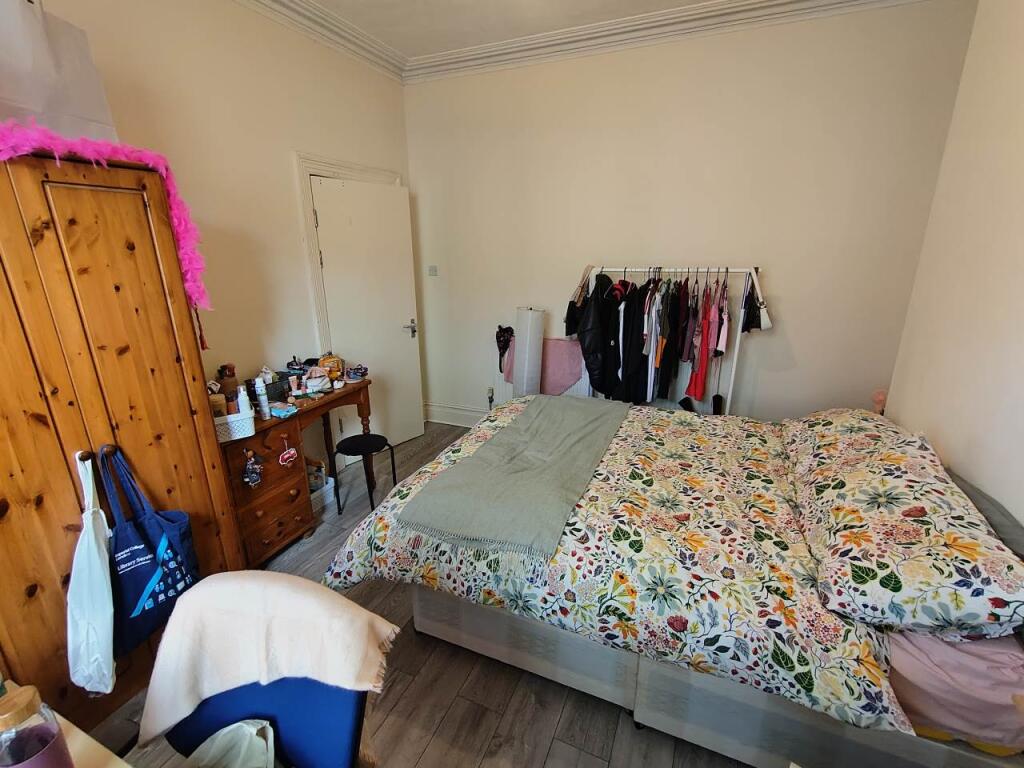 House in Cardiff, Maindy, Cathays - More