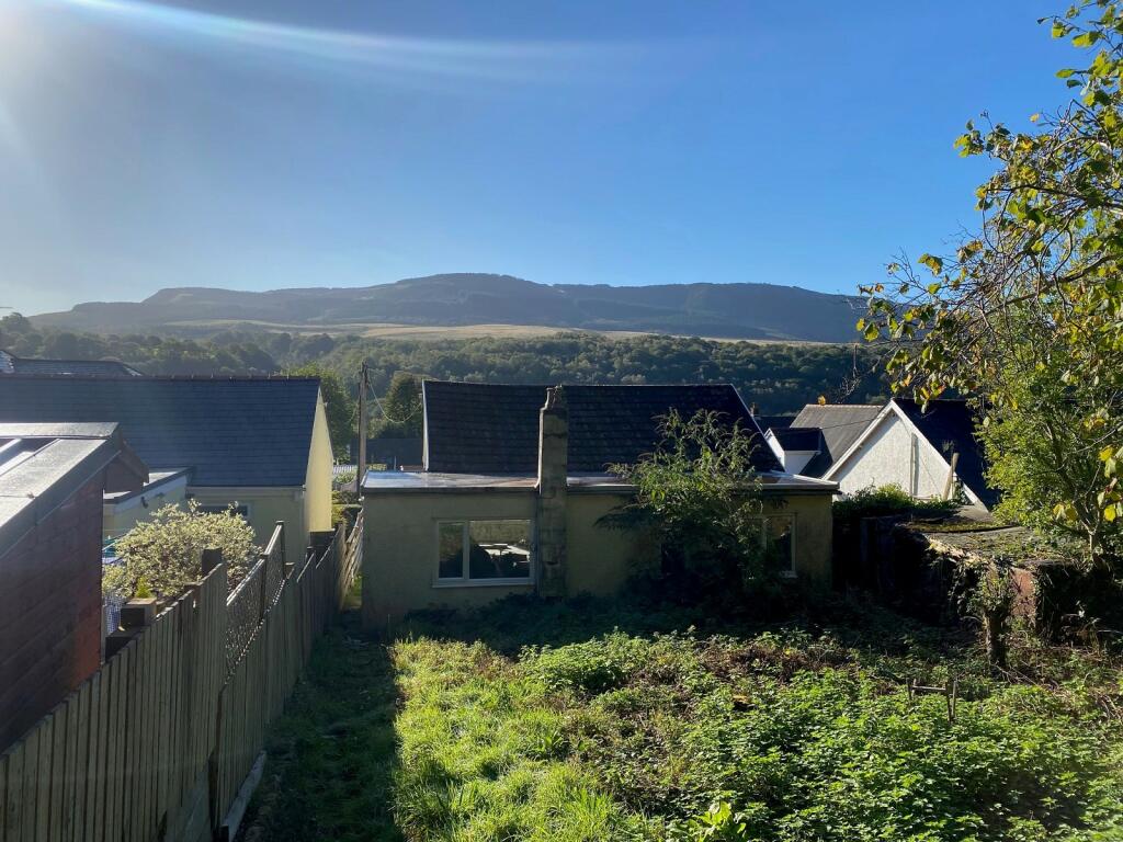 Studio bungalow on Waungron, Glynneath, Neath, Neath Port Talbot., £120,000