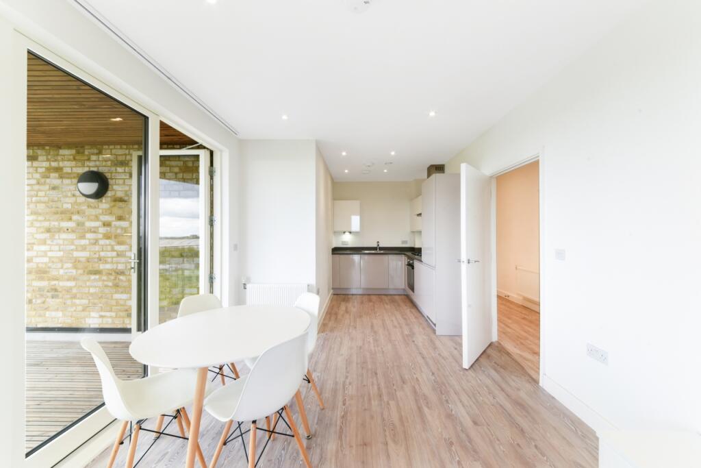 Apartment in London, Twyford - View 3