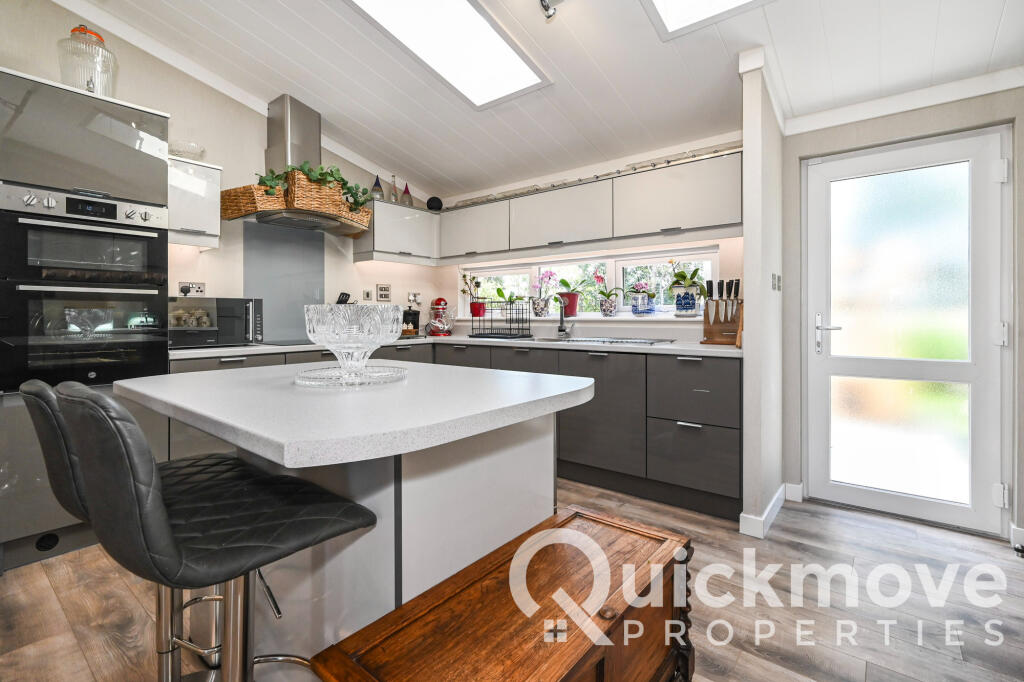 House in Winkfield, Maiden's Green - View 4