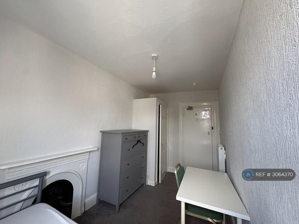 House in Plymouth, Greenbank - More