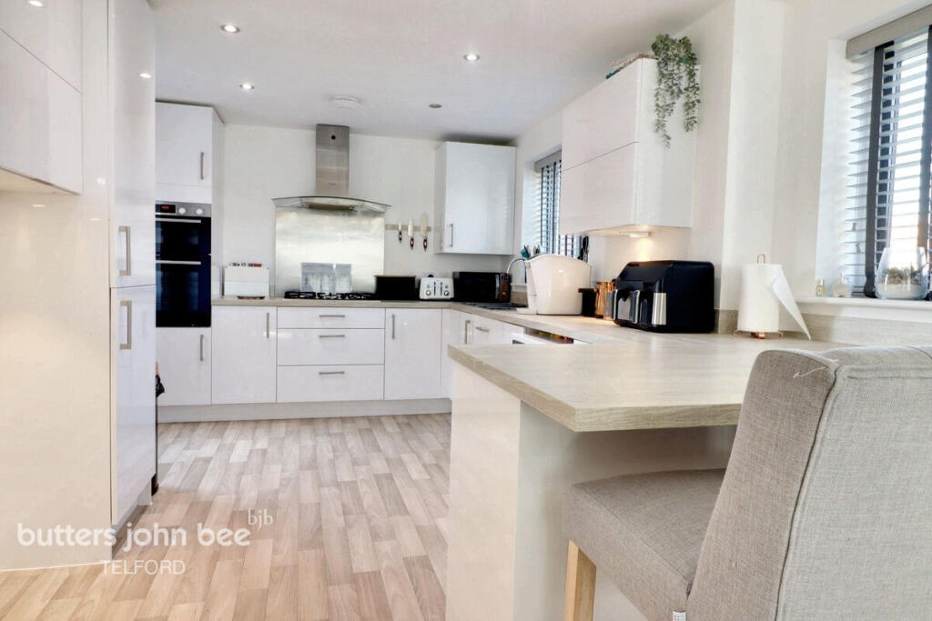 Waugh Drive, Telford photo 3