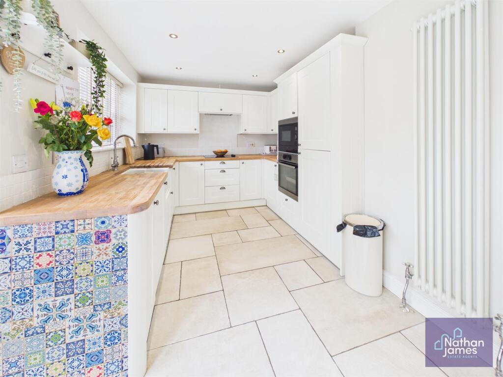 House in Newport, Caldicot - View 4