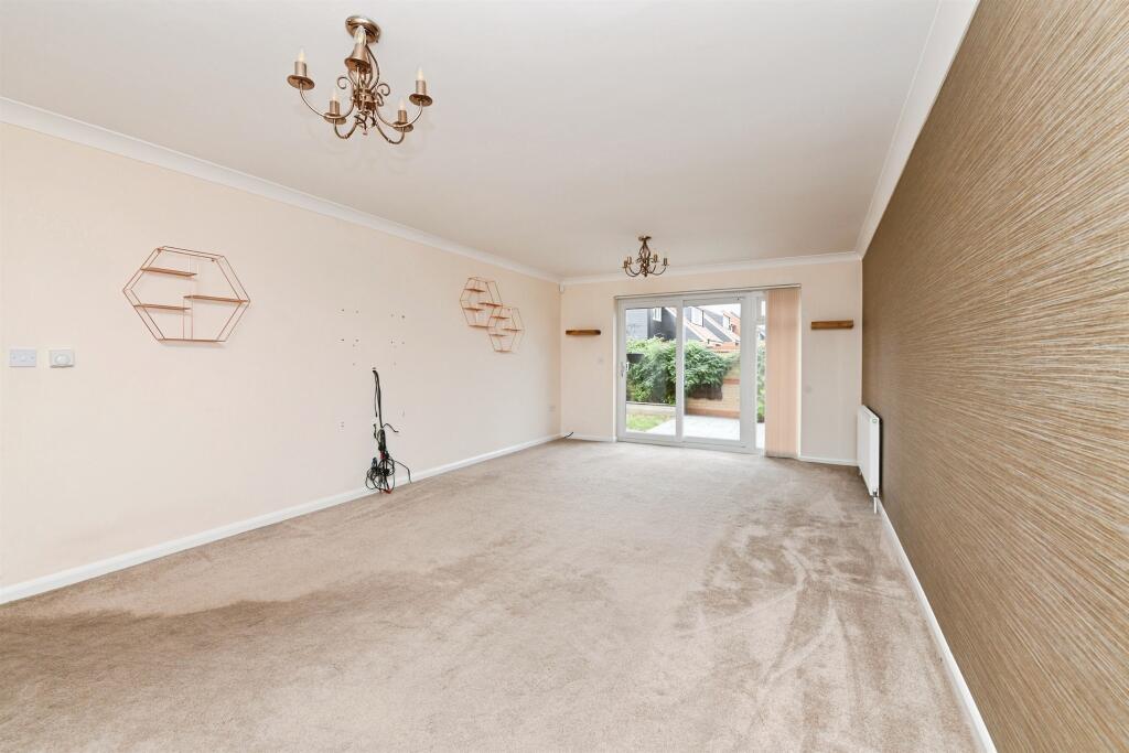 House in Rochford, Rayleigh - View 5