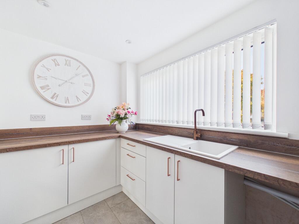 Apartment in Glasgow, South Lanarkshire - View 2