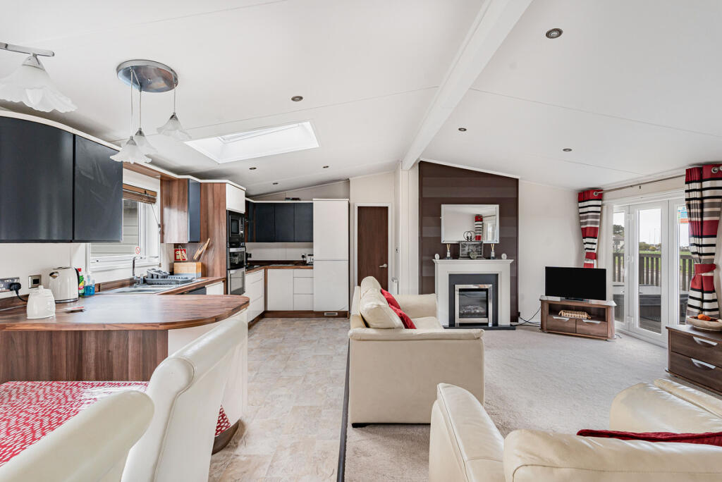 House in St. Merryn, Cornwall - More
