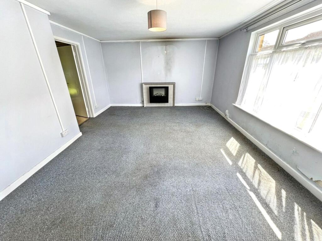 Chatsmore Crescent, Goring-By-Sea, BN12 photo 2