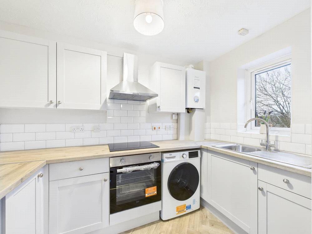 Powderham Avenue, Worcester, Worcestershire, WR4 photo 2