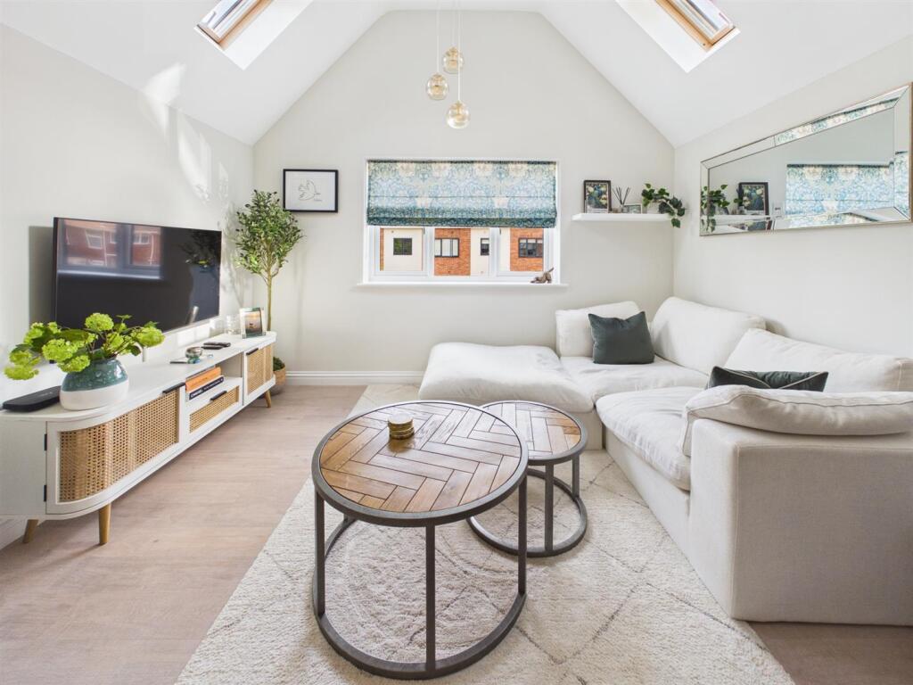 Apartment in Gloucester - View 5