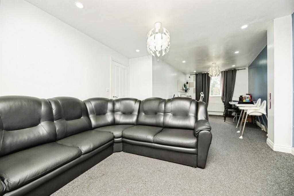 House in Dudley, Priory Park, Kates Hill - View 4