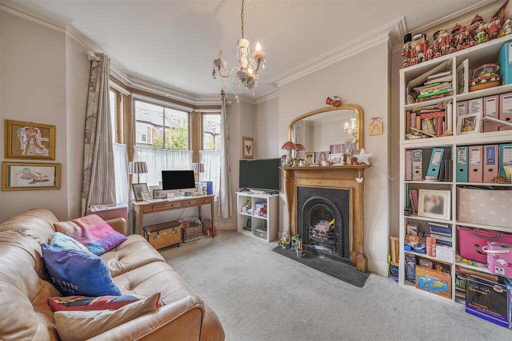 Trewince Road, Raynes Park, SW20 photo 2