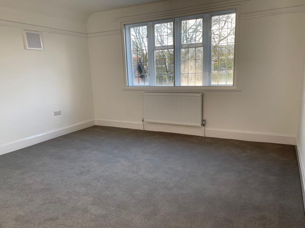 Apartment in Watford - View 5