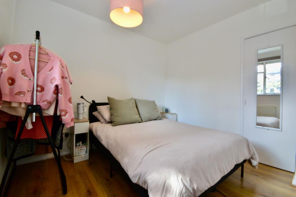 Apartment in London, London Borough of Lambeth - View 4
