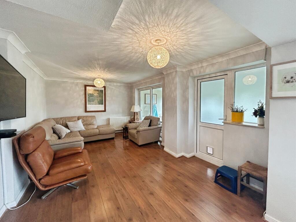 Willow Drive, Wellesbourne, Warwick - More