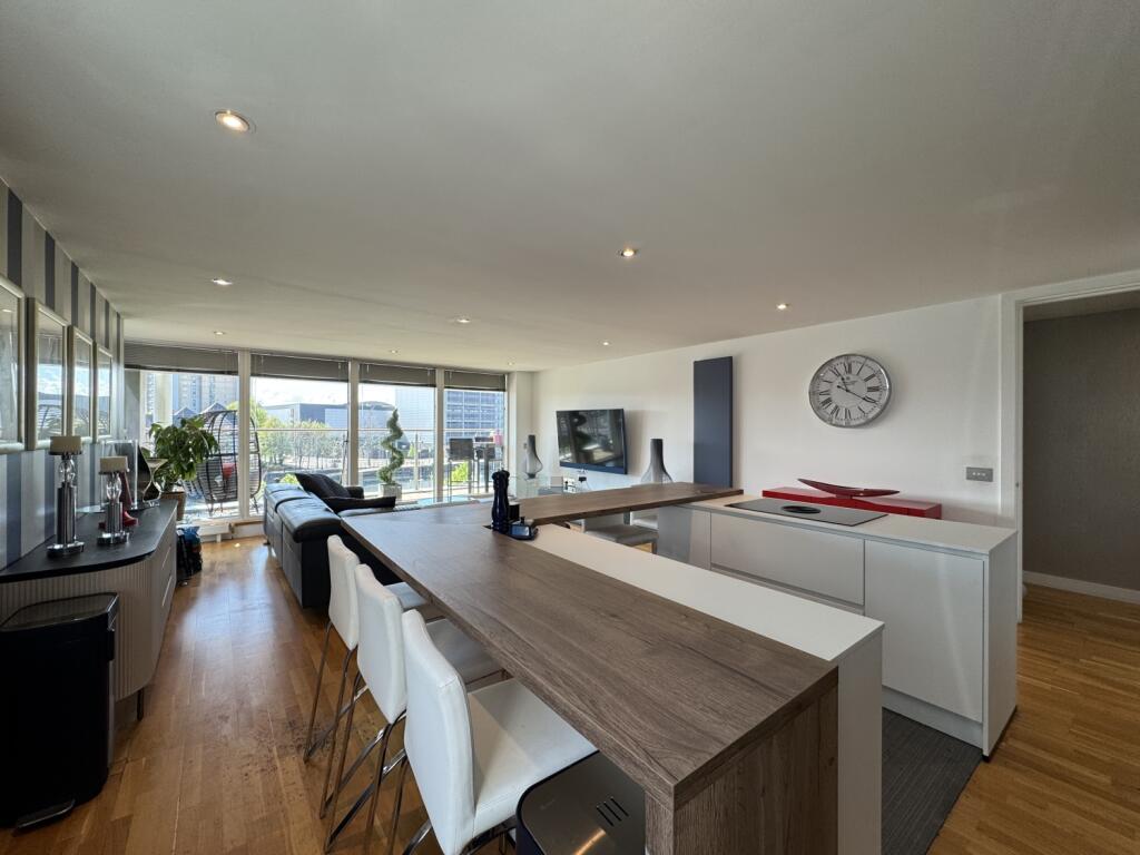 Main image of property: N V Building, 100 The Quays, Salford, M50 3BE