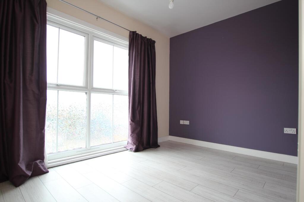 Apartment in Hull - View 4