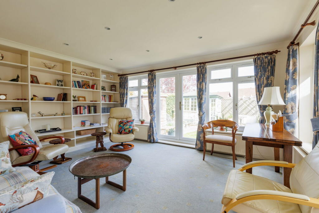 Chatfield Drive, Merrow Park, GU4 photo 3