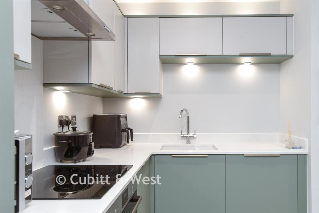 Apartment in Redhill - View 5
