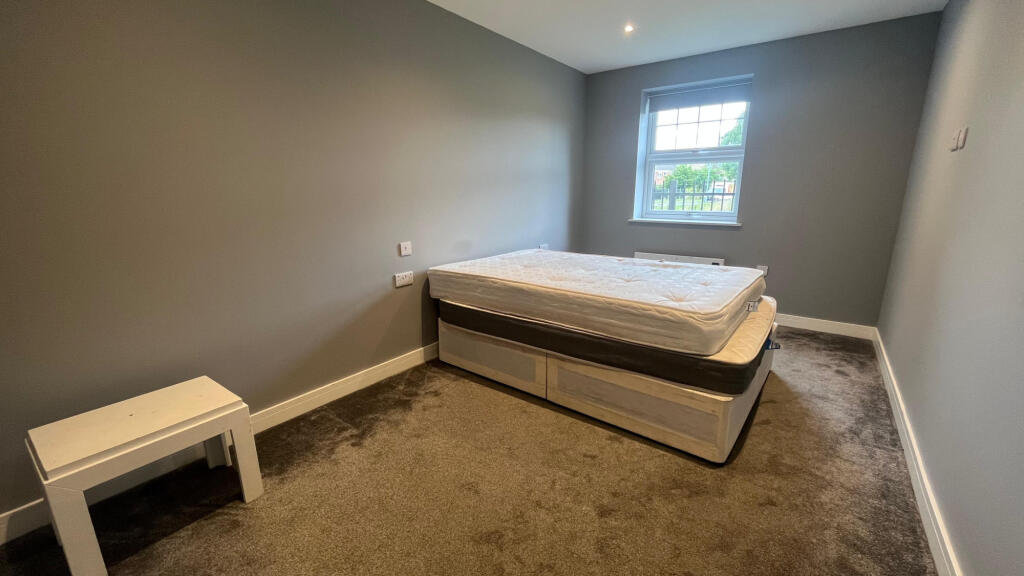 Apartment in Bracknell, Great Hollands, Hanworth - More