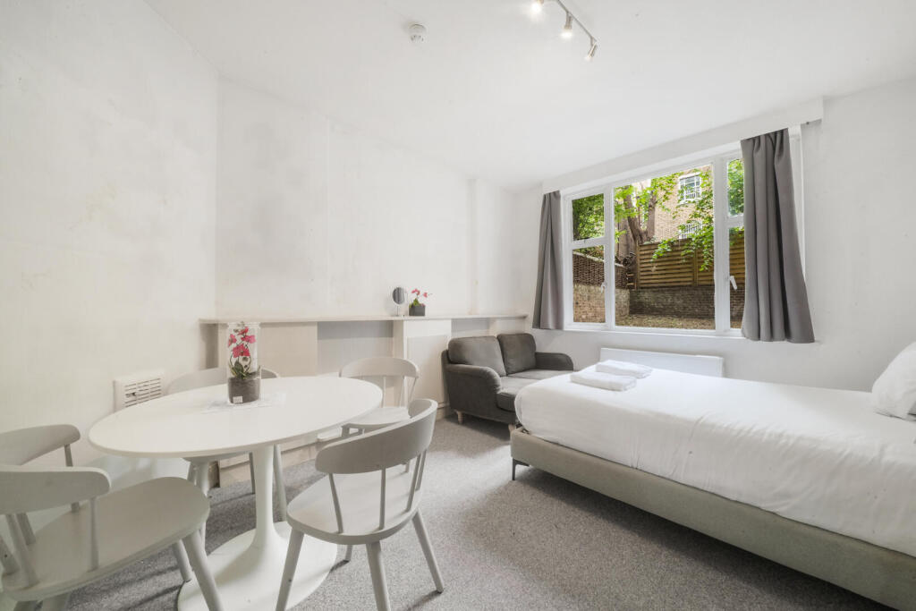 Studio flat for rent