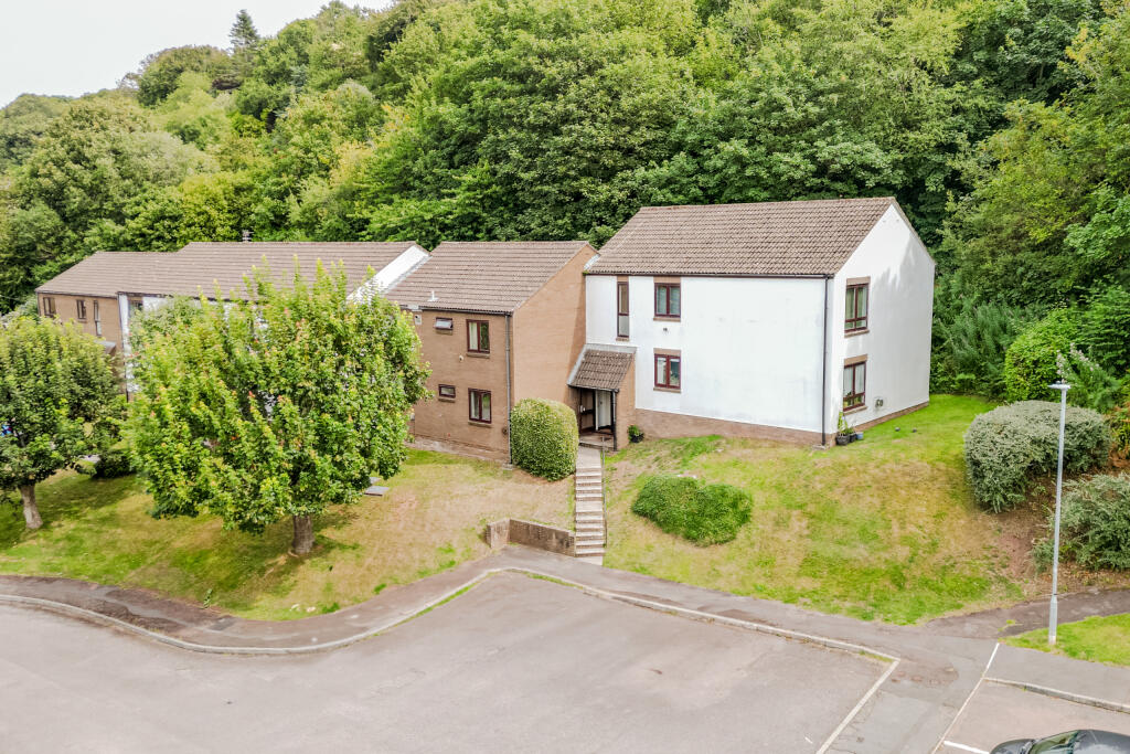 2-bed flat on Somerset Road, Portishead, £210,000